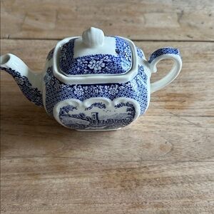 Sadler “Afternoon Tea” Abbey Falls Mini Teapot – Made in England blue white